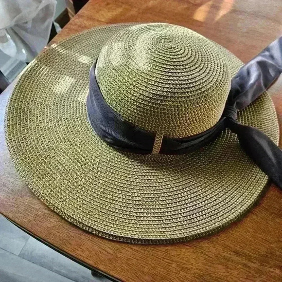 Milani Sun hat. Brown & Black weave with Brown Fabric ribbon 🎀 around. - Picture 3 of 8